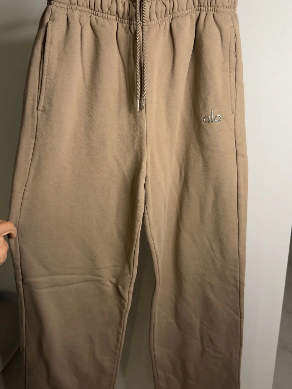 ALO Yoga Men’s Beige Drawstring Sweatpants
